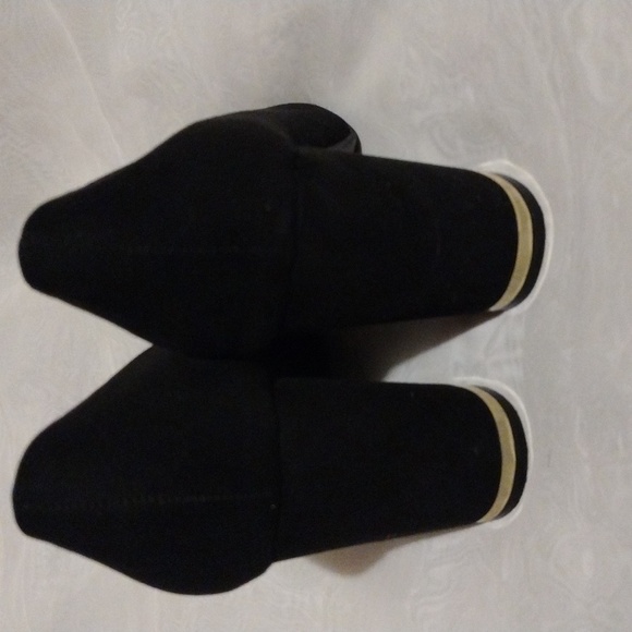 Marc Fisher black suede block heels - Picture 4 of 10